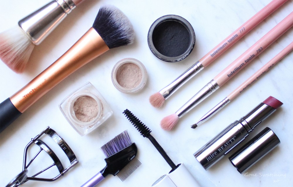 Quick-Berry-Stained-Lips-Makeup-Tutorial-with-Organic,-Natural-and-non-toxic-makeup.-Makeup-flatlay