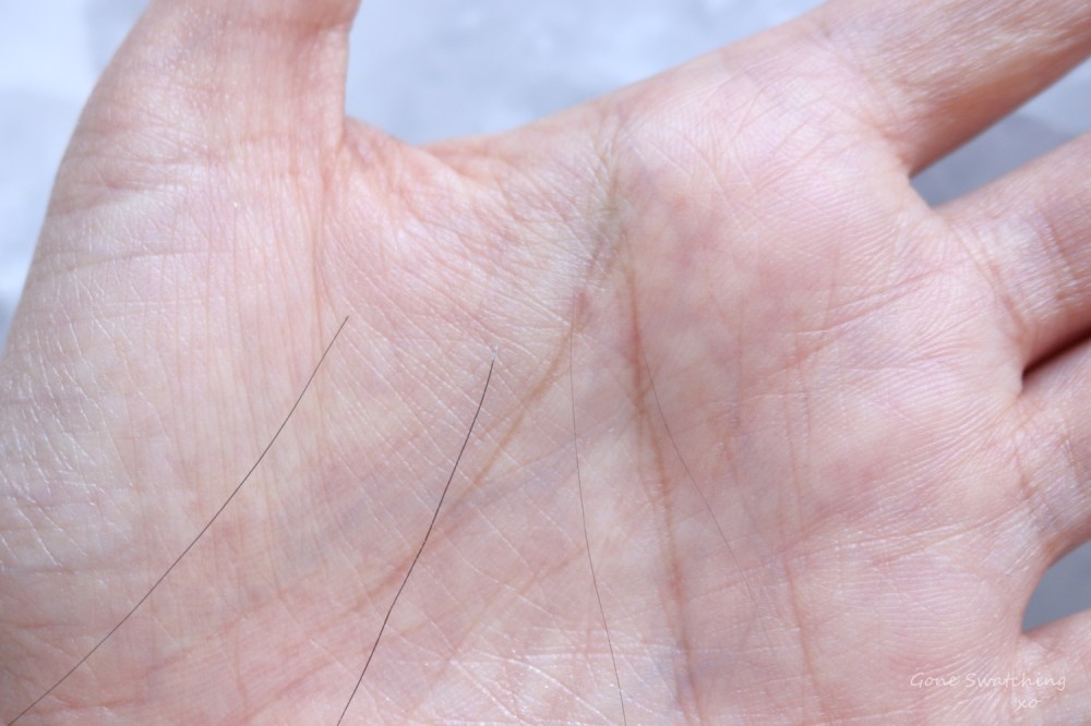 How I tell the difference between normal hair shed and hair loss from alopecia areata. Gone Swatching xo