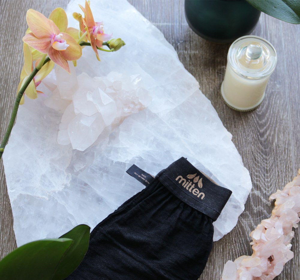 Beauty Tools Review. Mitten Exfoliating Mitt. Gone Swatching xo