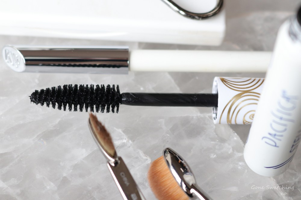 Pacifica Beauty Stellar Gaze Length & Strength Natural Mineral Mascara, Dream Big 7-in-1 Mascara Review. Gone Swatching xo