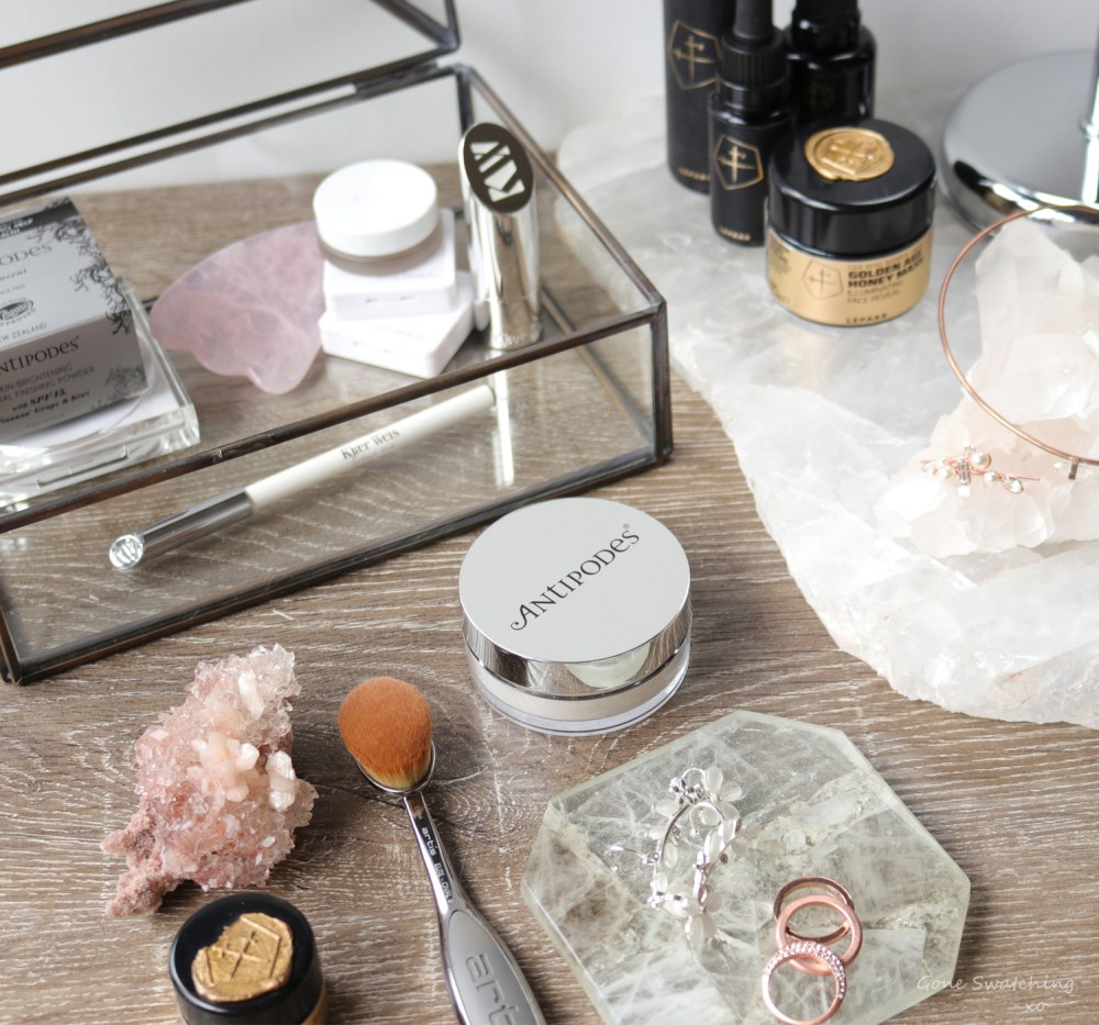 Antipodes Performance Plus Skin-Brightening Mineral Finishing Powder Review. Vinanza Grape Extract. Gone Swatching xo