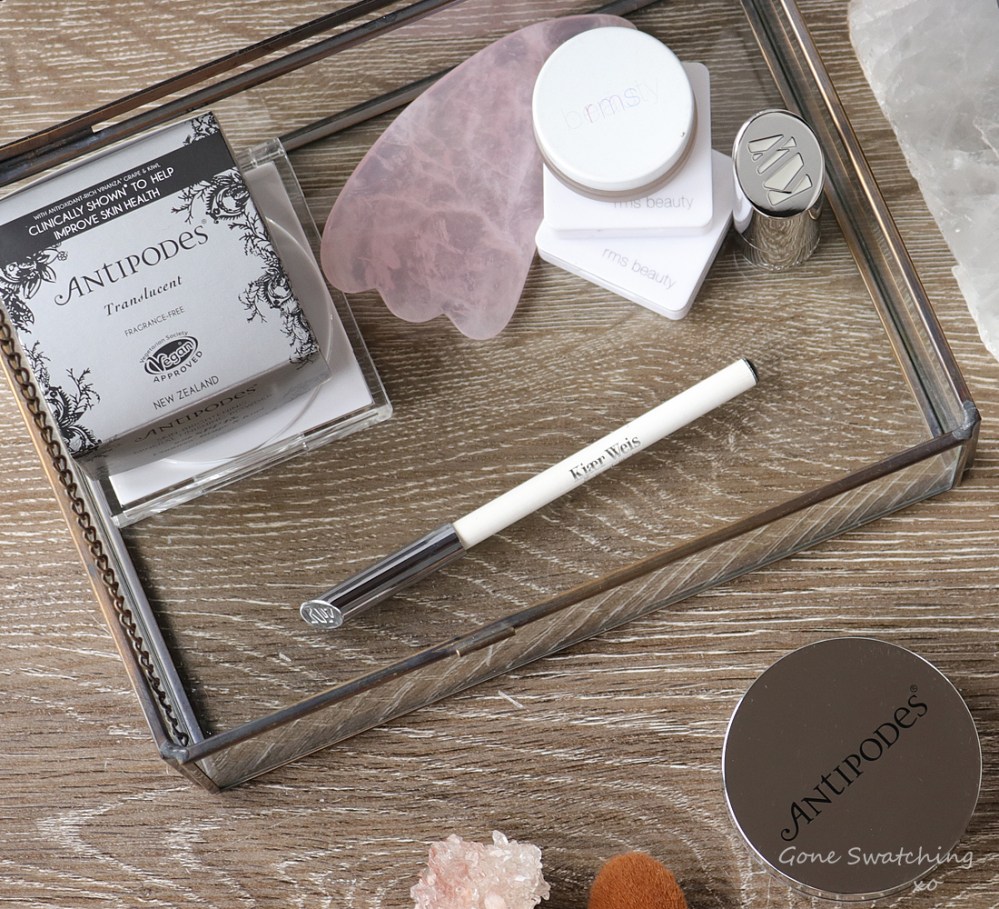 Antipodes Performance Plus Skin-Brightening Mineral Finishing Powder Review. Vinanza Grape & Kiwifuit Extract. Australian Green Beauty Blogger Gone Swatching xo
